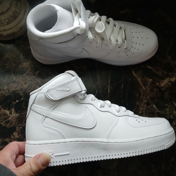 Nike Air Force 1 '07 Mid Streetwear/Lifestyle Shoes Size 7 Youth/8.5 Women - Picture 5 of 11